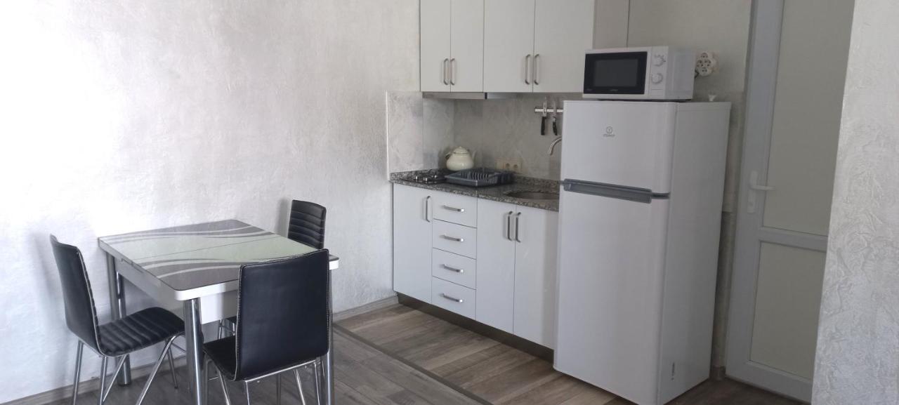 Penthouse Apartment In バトゥーミ エクステリア 写真