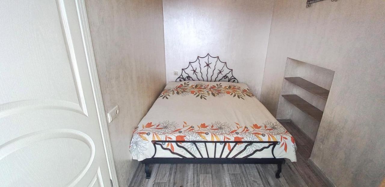 Penthouse Apartment In バトゥーミ エクステリア 写真