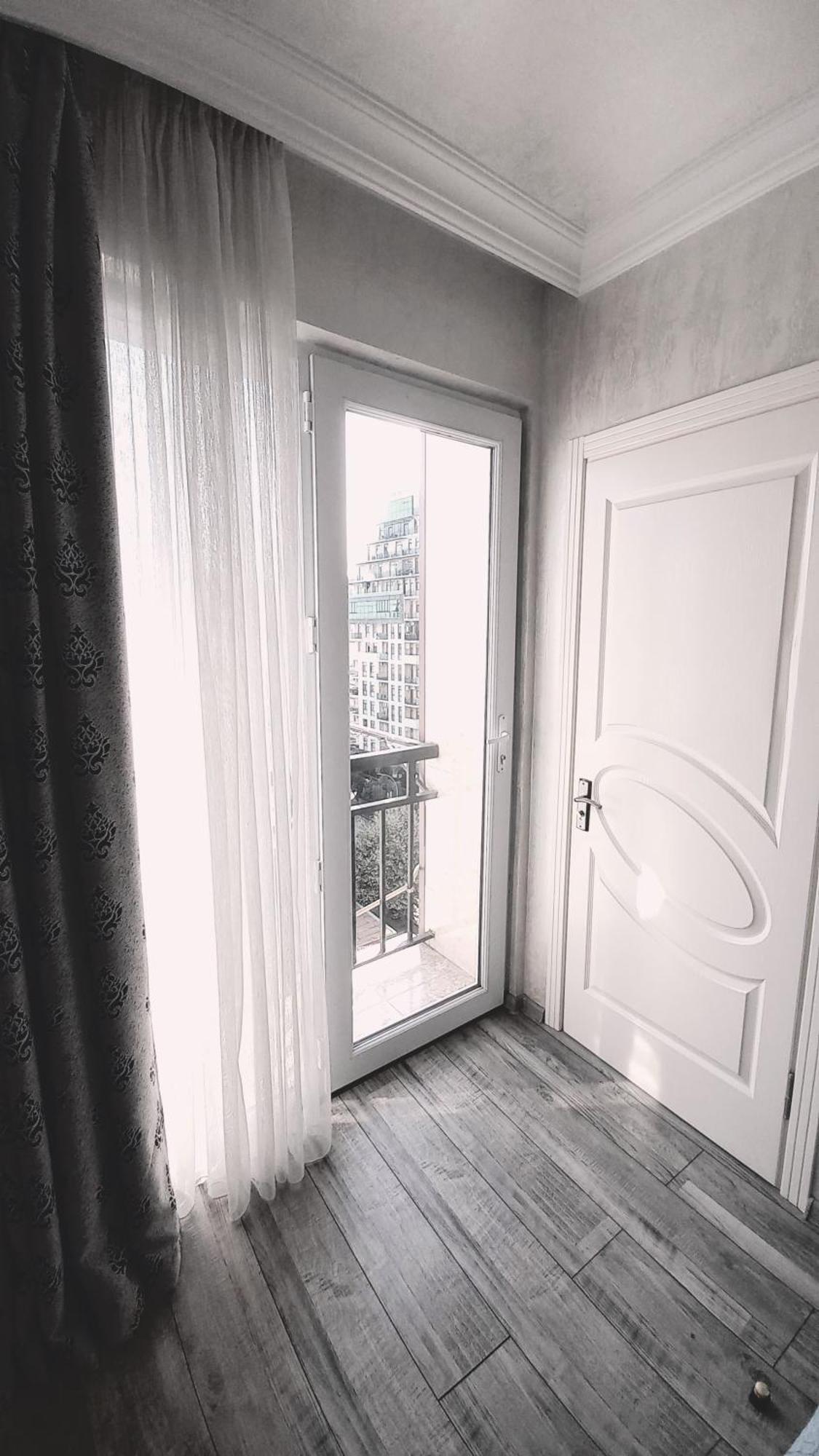 Penthouse Apartment In バトゥーミ エクステリア 写真